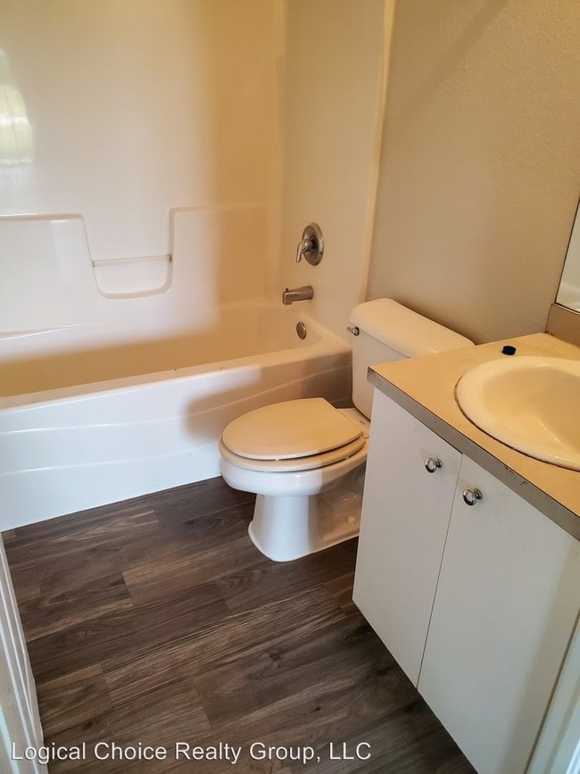 Building Photo - 3 br, 2 bath House - 2235 Fairway Dr.