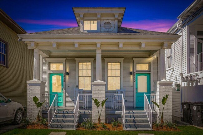 Building Photo - 2434 Valence St