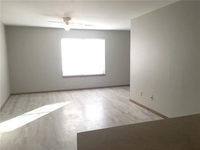 Building Photo - 962 A Remington Dr