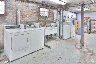 Building Photo - 2221 W Le Moyne St