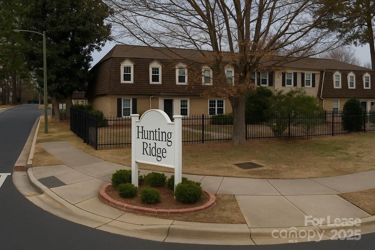 Foto principal - 5821 Hunting Ridge Ln