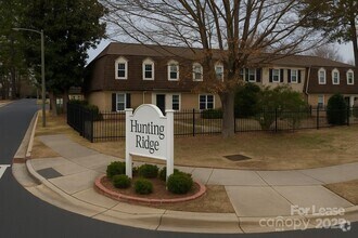 Building Photo - 5821 Hunting Ridge Ln