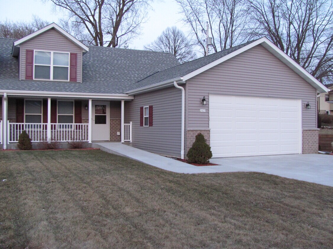 View of front - 2423 Parkfield Drive
