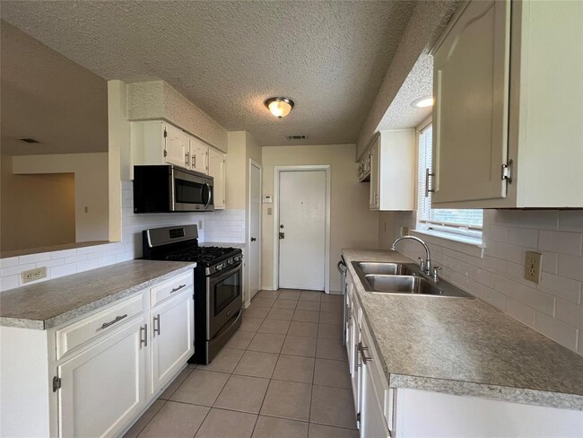 Building Photo - 3700 Skipton Dr