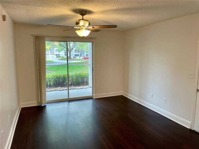 Building Photo - 2521 Grassy Point Dr
