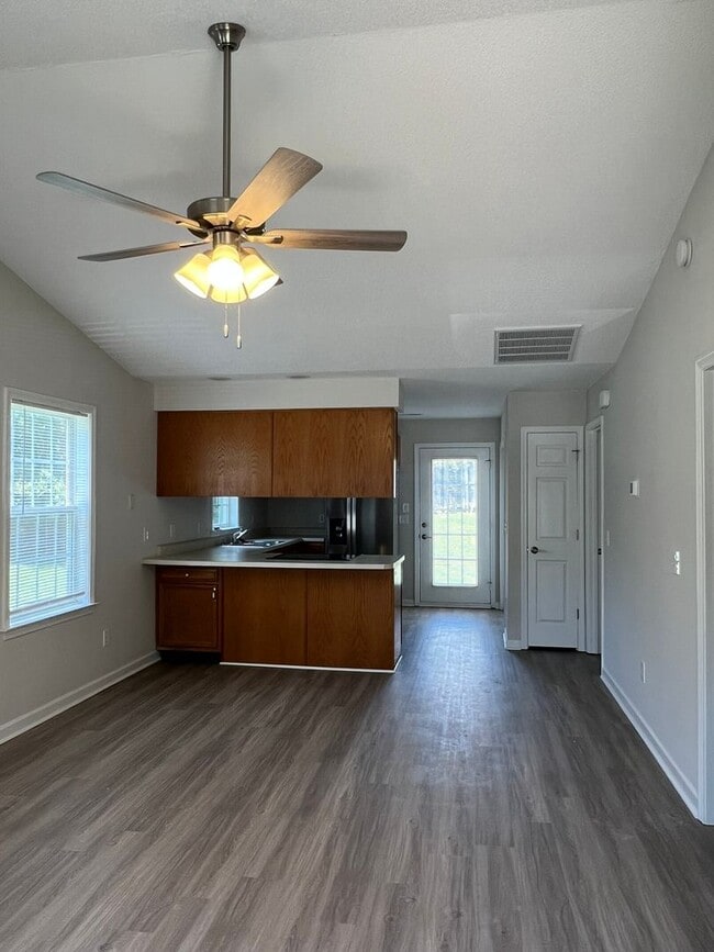 Building Photo - 122 Springwood Ln