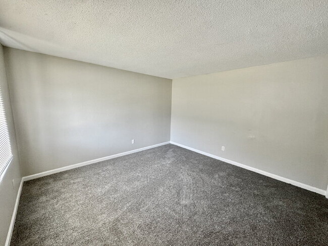 Building Photo - 5378 Beaverton Dr