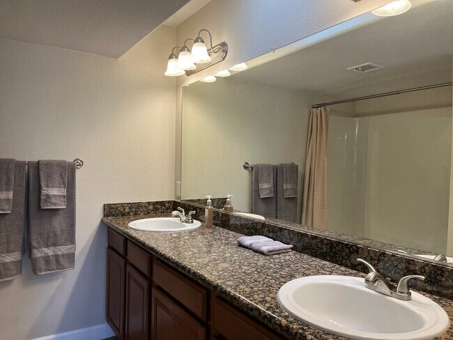 Building Photo - 835 N Granite Reef Rd