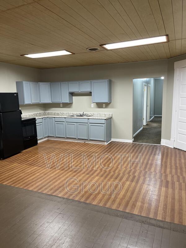 Foto del edificio - 107 E 2nd St