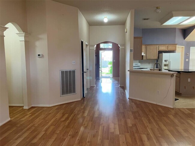 Building Photo - 3211 Sapling Oak Dr