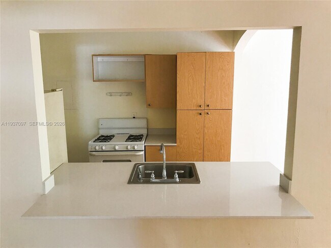 Foto del edificio - 700 W 51st St