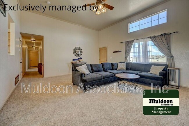 Foto del edificio - 1470 E Purcell Blvd