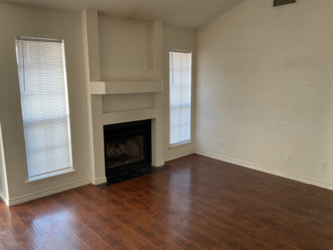 Foto del edificio - 5306 Langford Ln