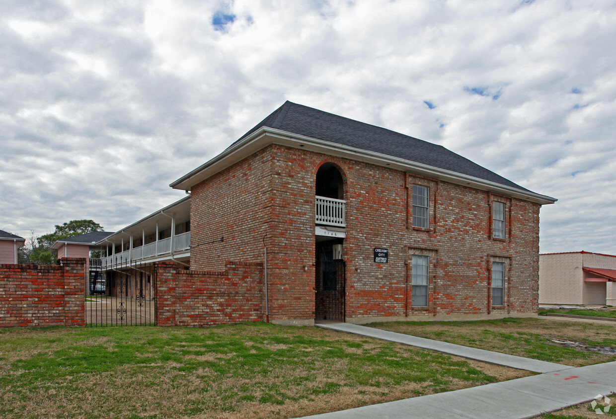 Building Photo - Crescent City Apartments