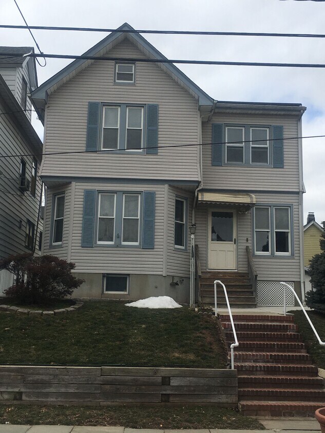 495 Devon St, Kearny, NJ 07032 Room for Rent in Kearny, NJ