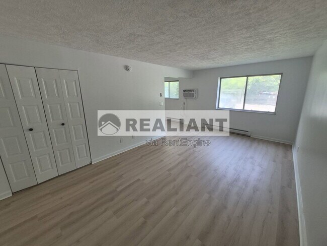 Building Photo - 922 Highland Ave
