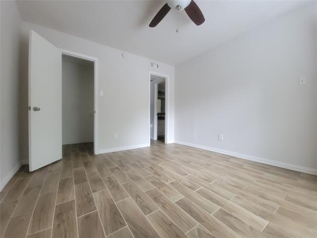 Foto del edificio - 4651 Country Creek Dr
