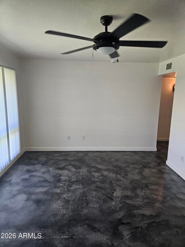 Foto del edificio - 1504 E Rovey Ave