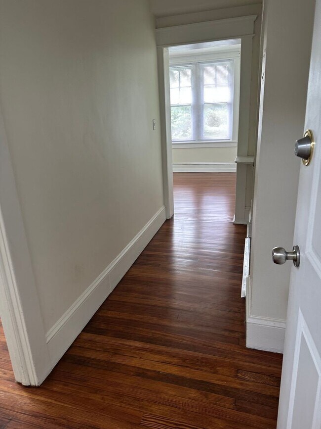 Foto del edificio - 1722 W Market St