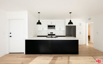 Building Photo - 2811 3rd St