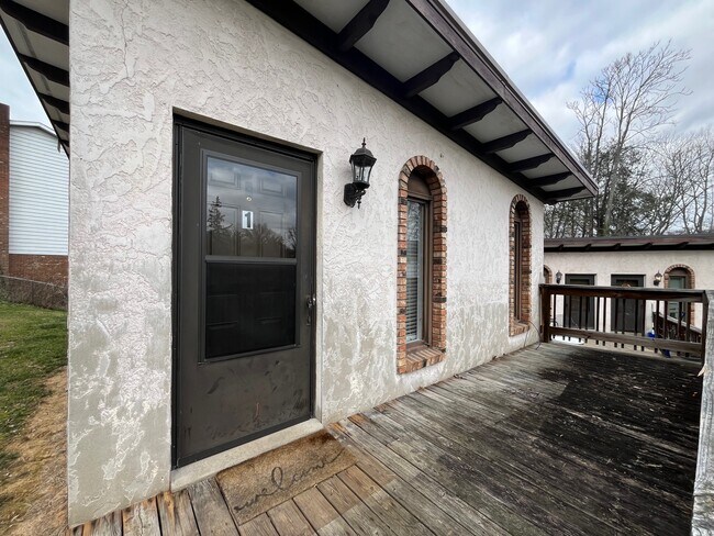 Building Photo - 1171 Emerald Rd