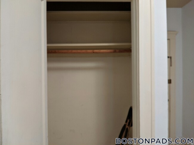 Building Photo - 143 Park Dr