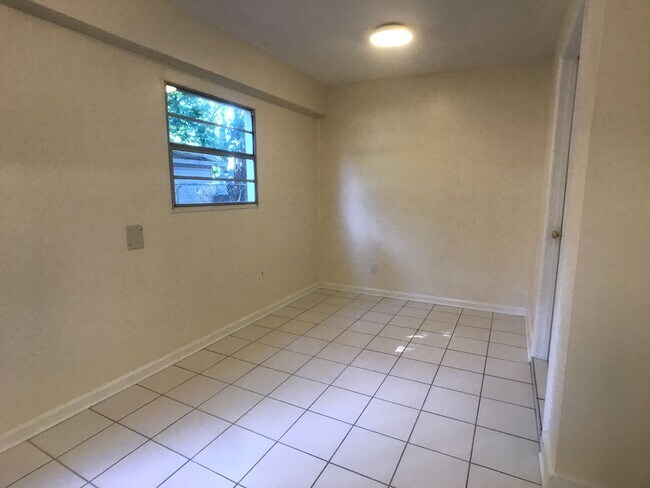 Foto del edificio - Three Bedroom Ranch off White Bluff