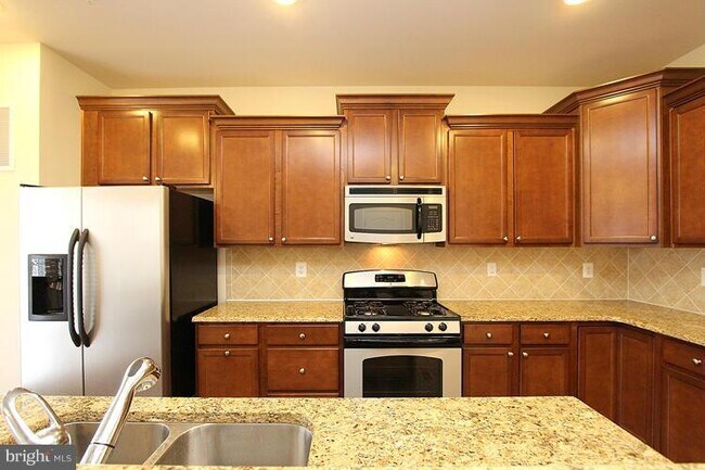 Building Photo - 23236 Roberts Tavern Dr