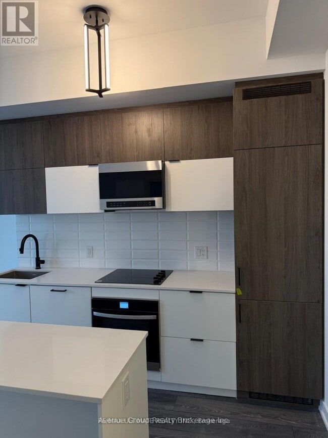 Photo du bâtiment - 8888 Yonge St