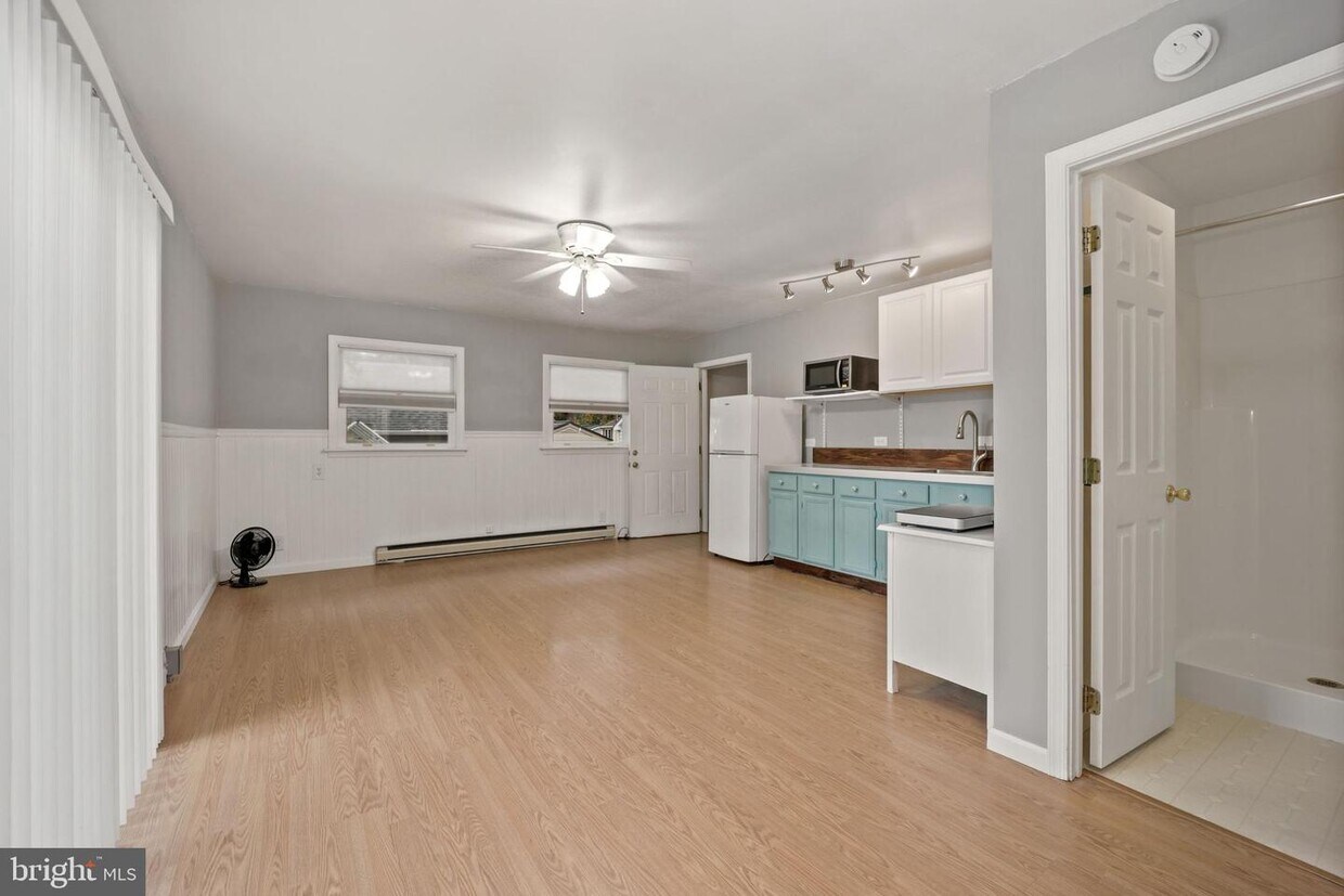 Primary Photo - 4740 Frederick Ave