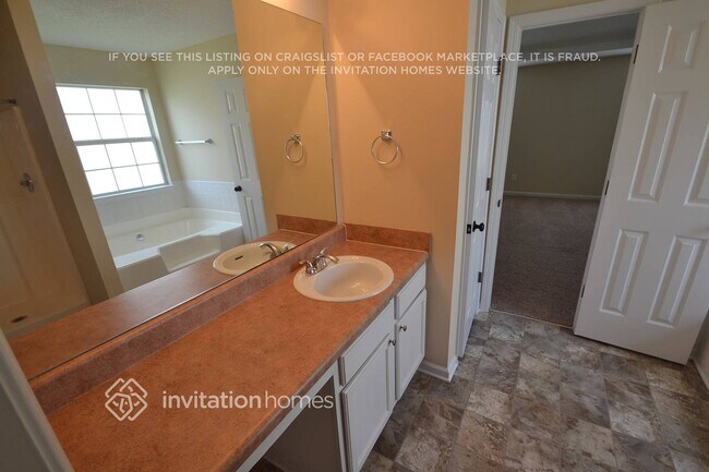 Foto del edificio - 2992 Knoll View Pl