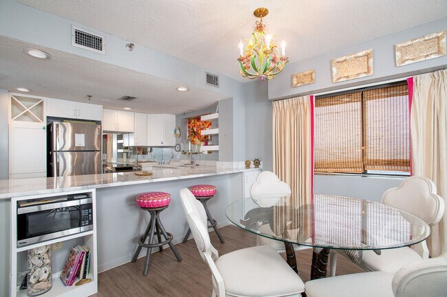 Foto del edificio - Waterfront Condo Available for Long Term R...