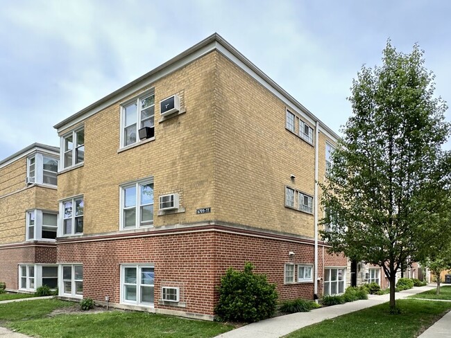 Building Photo - 6709 N California Ave