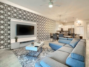 Building Photo - 1520 Oasis Club Blvd