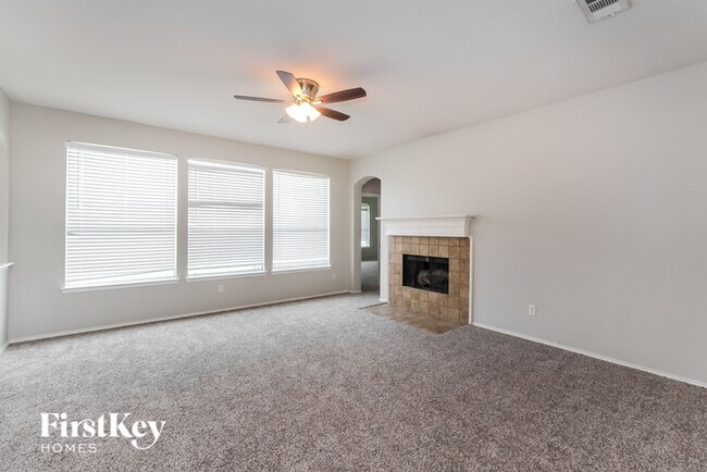 Foto del edificio - 4616 Maple Hill Drive