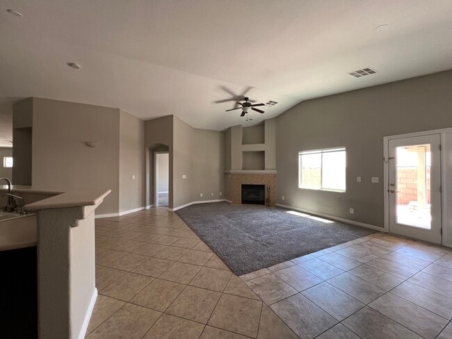 Building Photo - 9 E Verde Way