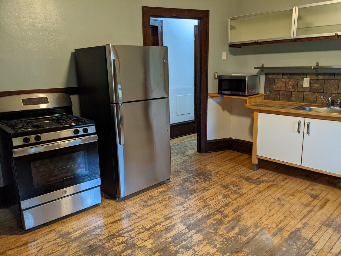 Primary Photo - 2347 S 10th St