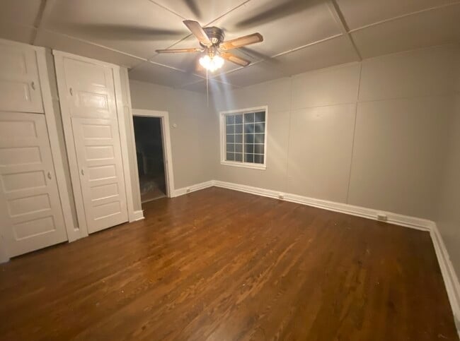 Building Photo - 212 5th St