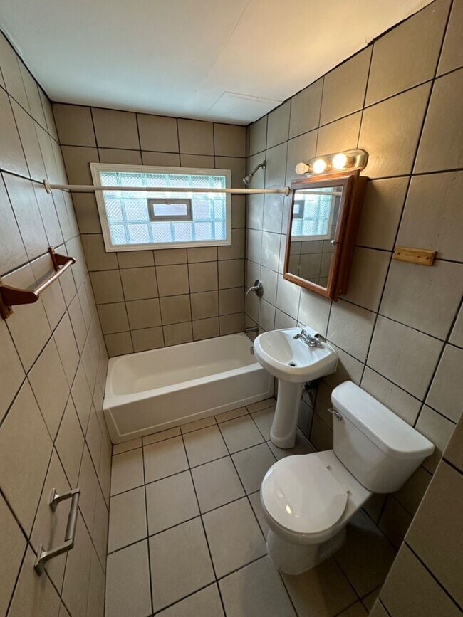Building Photo - 5736-5738 N 99th St. (Duplex)