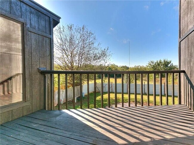 Foto del edificio - Moore School District, Vaulted Ceilings in...