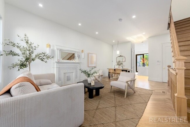 Foto del edificio - Stunning Brand New Townhouse for Rent in Bushwick!