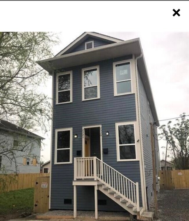 Building Photo - 2329 S Roman St