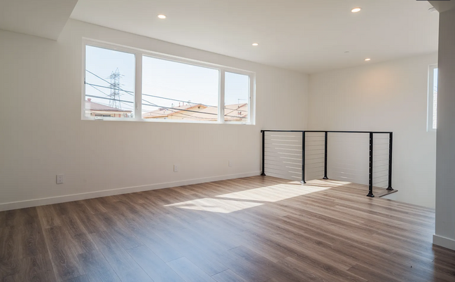 Foto del edificio - 2555 Thurman Ave