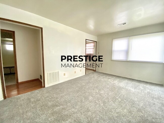 Building Photo - 1229 W 44th Pl