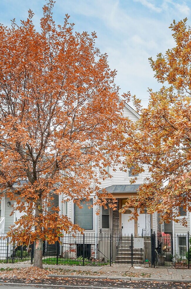 Foto del edificio - 2820 N Sacramento Ave