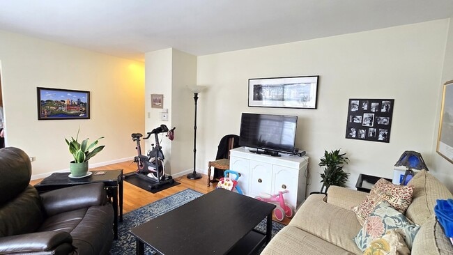 Foto del edificio - 1401 W Warner Ave