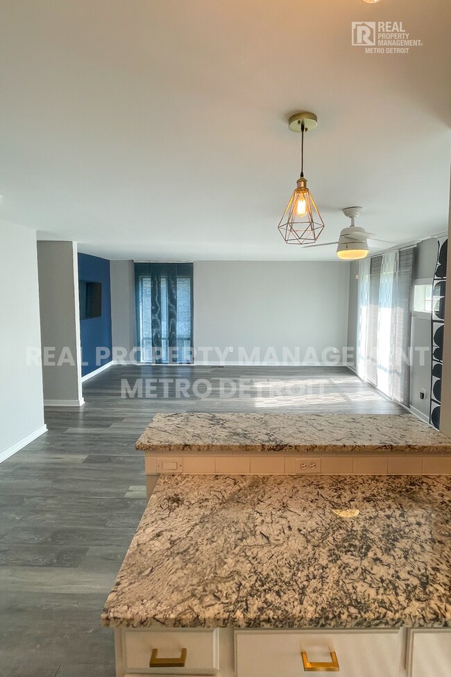 Foto del edificio - SPRING INTO A NEW HOME