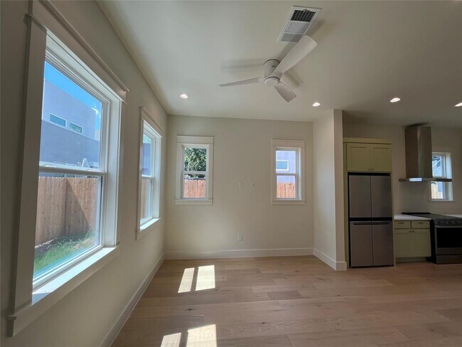 Foto del edificio - 3801 Tower View Ct