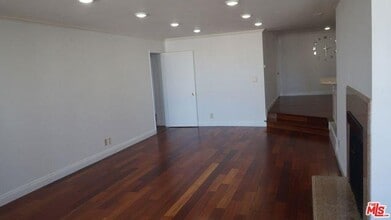 Building Photo - 137 S Palm Dr
