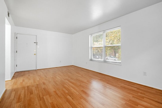 Building Photo - 10023 Willdan Dr